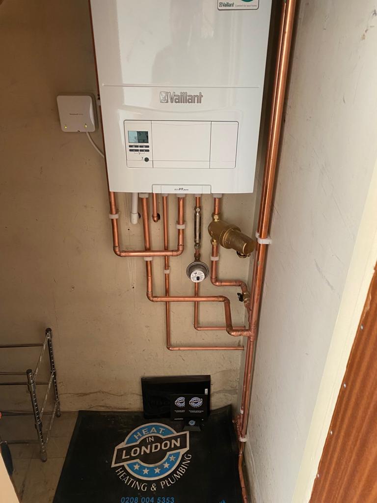 New Vaillant ecoFit Pure 30kw Combination Boiler